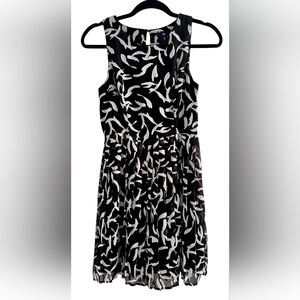 EUC GAP Empire Waist, Pleated, Black & White Patterned Dress